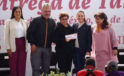 Entregan en CDMX 2 mil tarjetas de Pensión de Adultos Mayores en Iztapalapa