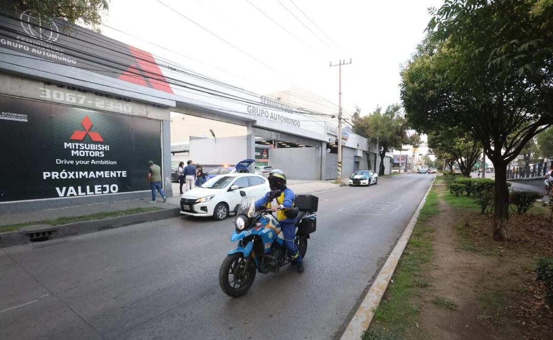 La agencia de automóviles se localiza en la esquina de Calzada Vallejo y Poniente 146, en la alcaldía Gustavo A. Madero (GAM). Foto: Francisco Rodríguez / EL UNIVERSAL