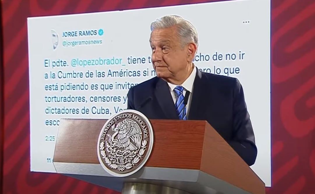 López Obrador exhibió en su mañanera un mensaje que el periodista escribió en redes sociales. Foto: Captura de pantalla
