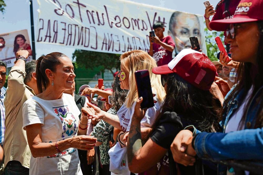 Claudia Sheinbaum Pardo encabezó un mitin en la explanada de la alcaldía Magdalena Contreras, en donde prometió a los habitantes mejorar la movilidad con una nueva línea del Cablebús. Foto: Diego Simón | El Universal