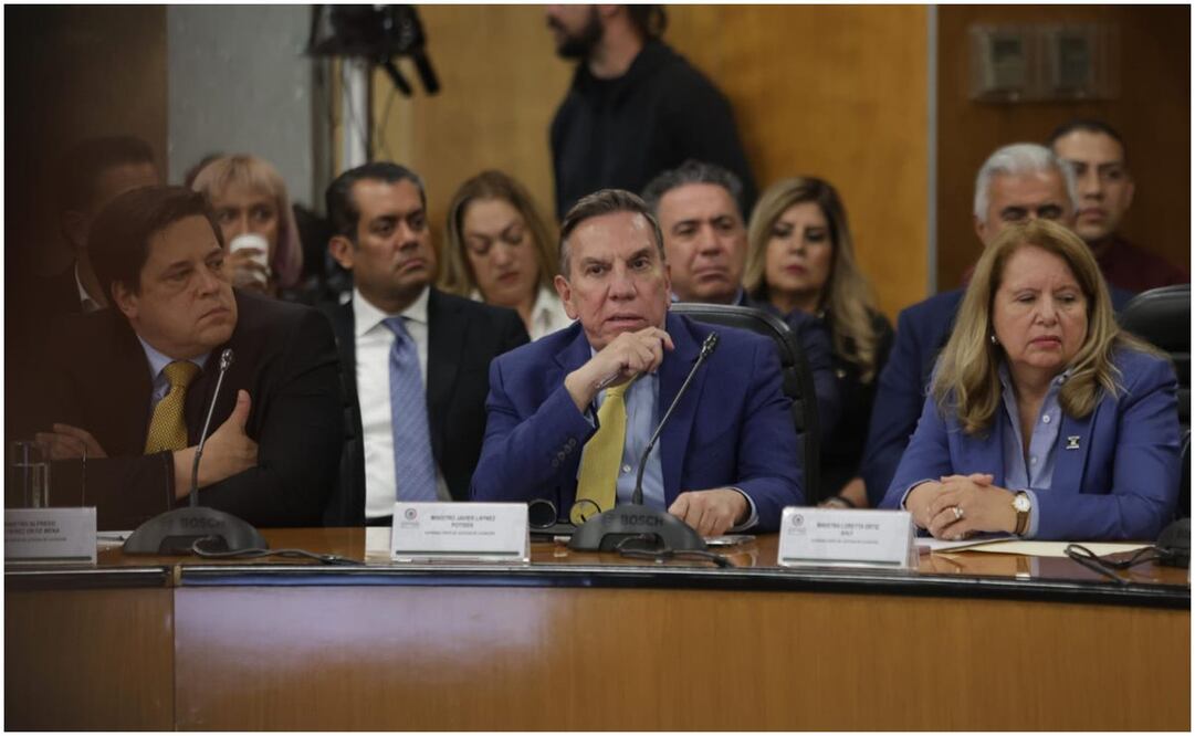 Javier Laynez Potisek, junto a Alfredo Gutiérrez Ortiz Mena y Loretta Ortiz Ahlf, ministros de la Suprema Corte de Justicia de la Nación. Foto: Carlos Mejía/EL UNIVERSAL