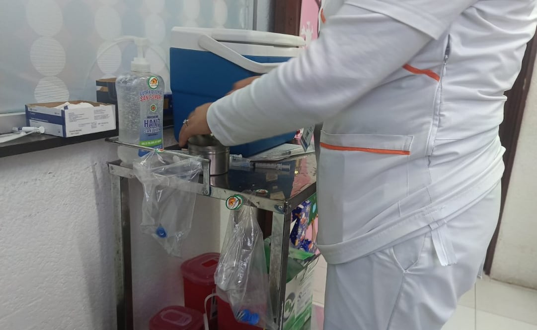 Alta afluencia en el DIF de Atizapán por vacuna contra la influenza.
Foto: Gisela González