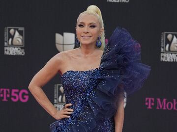 Se lanzan contra "El apagón", la canción de Yuri que habla de incesto