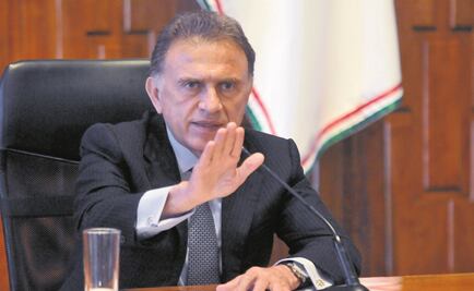 Yunes Linares se niega a publicar concesiones de taxis