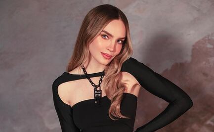 Belinda brilla en minifalda y crop top de encaje rosa de marca mexicana