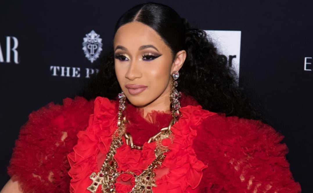Cardi B en la alfombra roja del evento donde fue protagonista de la pelea con Nicki Minaj. Foto: AP