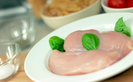 México analiza interponer cuota compensatoria a pollo de EU por comercio desleal; sería de 25.7%