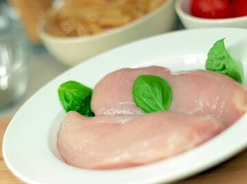 México analiza interponer cuota compensatoria a pollo de EU por comercio desleal; sería de 25.7%