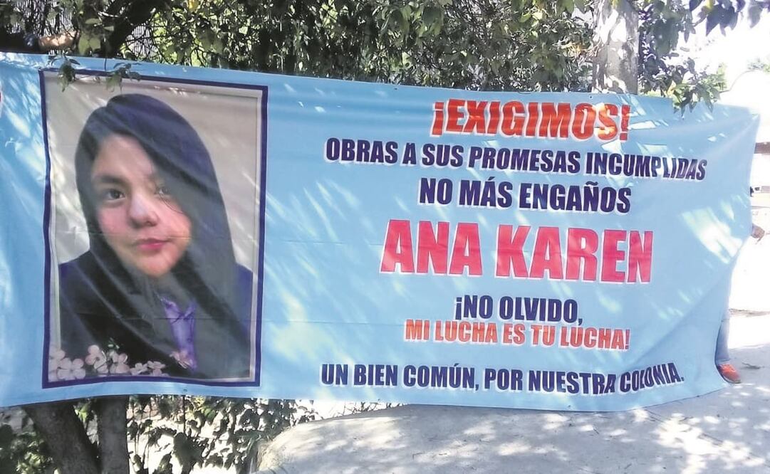 Los padres de Ana Karen colocaron mantas para exigir a las autoridades proteger el canal de aguas y evitar más tragedias. Foto: Especial. 