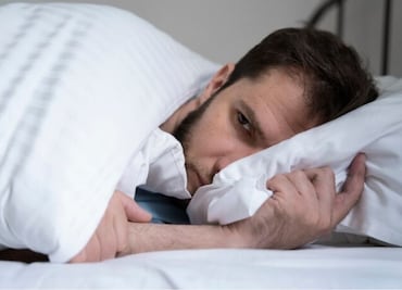 La poderosa infusión a base de una fruta tropical que cura el insomnio crónico