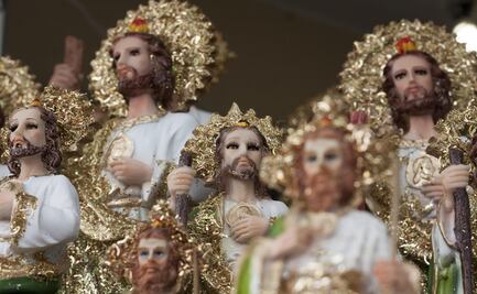 San Judas Tadeo: ¿Qué significa su vestimenta, la flama y medallón que porta?