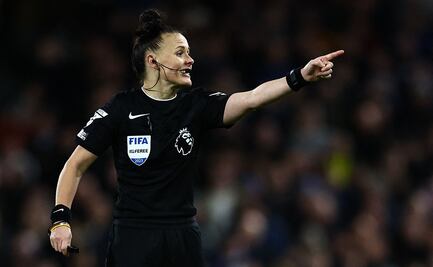 Rebecca Welch, la primera mujer en dirigir un partido de la Premier League