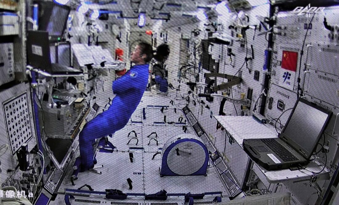 Cosmonauta en el el Centro de Control Aeroespacial de Beijing. Foto: Xinhua/Guo Zhongzheng