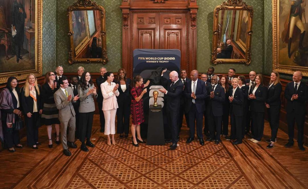 La presidenta de México, Claudia Sheinbaum, y el presidenta de la FIFA, Gianni Infantino, en Palacio Nacional. Foto: X @Claudiashein