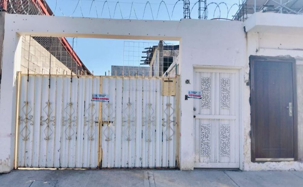 Detienen a tres personas en Sinaloa con armas, vehículos y precursores para drogas (19/10/2025). Foto: Especial