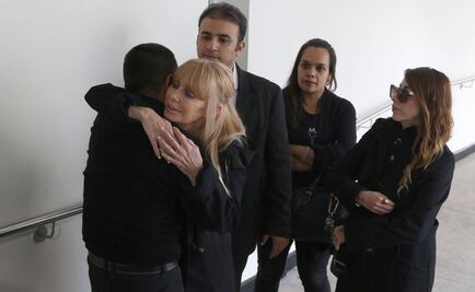 En el hospital, Gualberto Castro fue despedido con bohemias