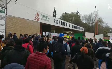 Trabajadores de Pemex se manifiestan en refinería de Tula, Hidalgo 