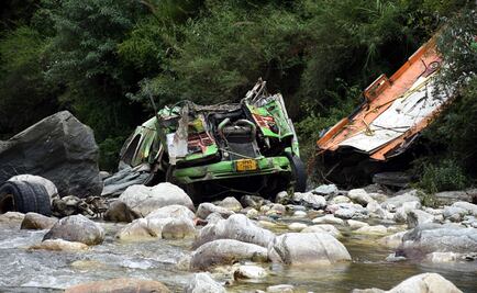 Al menos 44 muertos y 17 heridos tras caída de autobús en barranca de la India