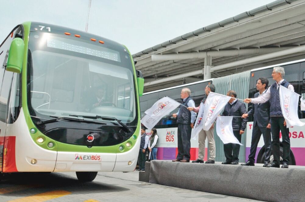 El gobernador del Estado de México, Alfredo del Mazo, dio el banderazo de salida a las nuevas unidades del Mexibús, las cuales cuentan con botones de pánico y cámaras de seguridad. (ESPECIAL)