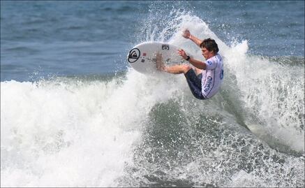 Mexicano gana oro en un importante torneo de surf y ahora buscará un lugar en París 2024