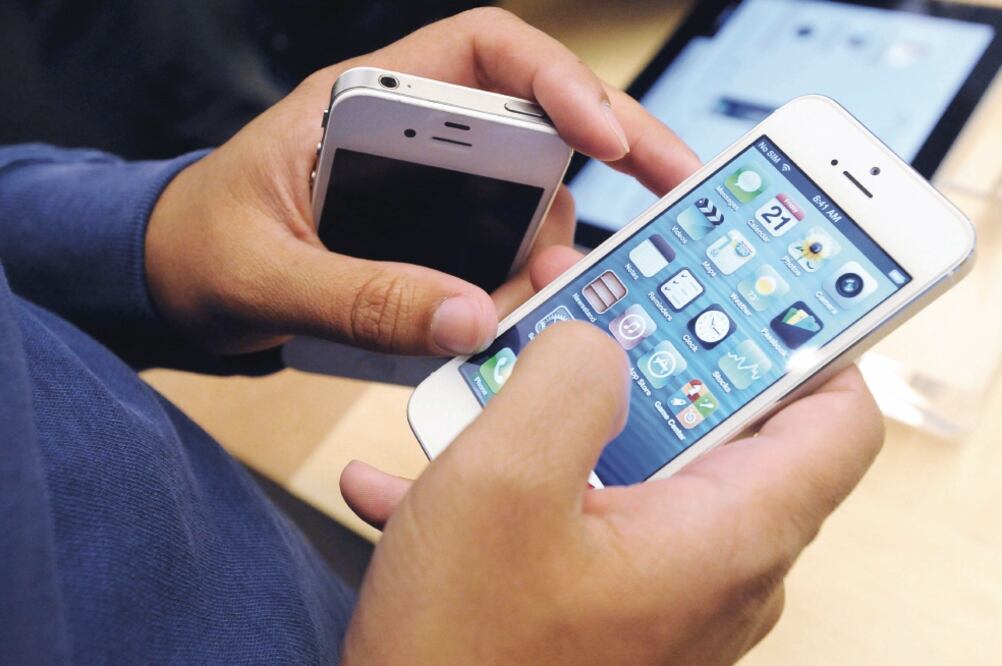 En los últimos años, los precios de los servicios han bajado muy rápido y la competencia ha sido fuerte, aseveró el CEO de América Móvil (ARCHIVO EL UNIVERSAL)