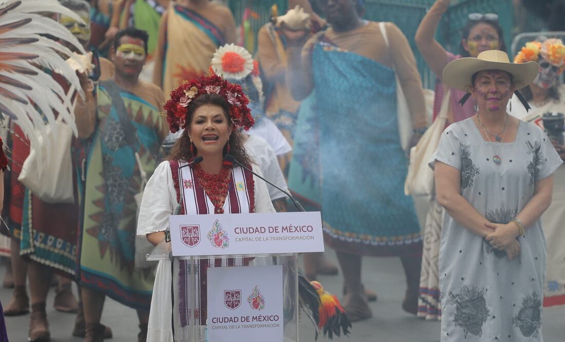Clara Brugada inaugura el Desfile de Día de Muertos 2025. (Foto: Gabriel Pano/ EL UNIVERSAL)