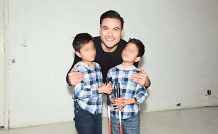 El gesto de Carlos Rivera con gemelos invidentes que emocionó al público durante concierto