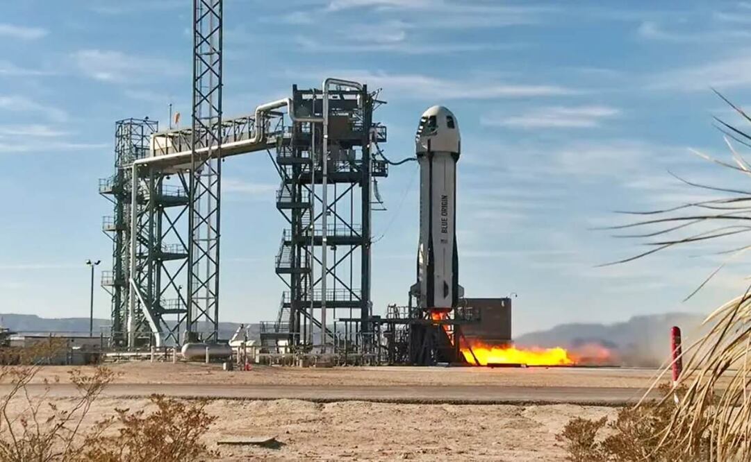 Lanzamiento del sistema de cohete suborbital New Shepard de Blue Origin el 4 de febrero de 2025. Durante la prueba de vuelo, la cápsula en la parte superior se desprendió del propulsor y giró a aproximadamente 11 pm para simular la gravedad lunar para las cargas útiles sostenidas por la NASA en el interior. Foto: NASA