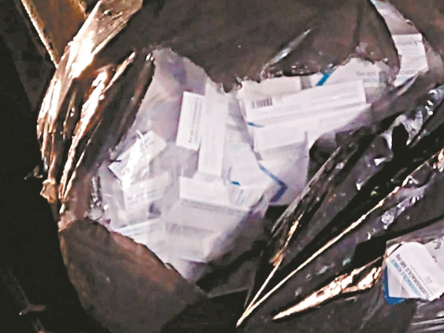 Las medicinas encontradas en 27 bolsas son parte de las que se robaron en Iztapalaba, confirmaron autoridades.  FOTOS: CORTESÍA