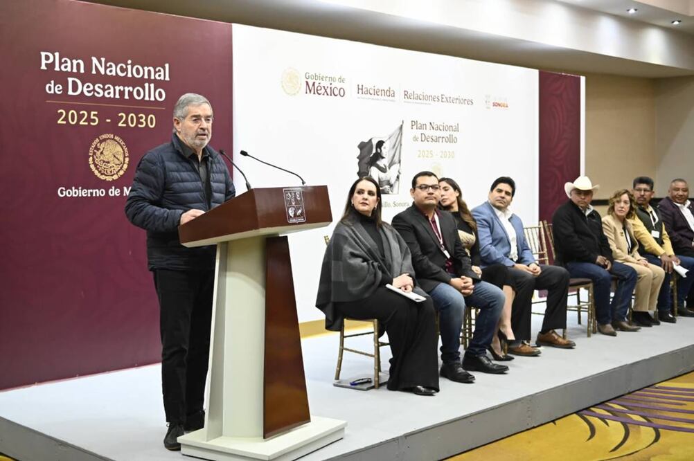 El canciller Juan Ramón de la Fuente inauguró el foro de consulta pública para el Plan Nacional de Desarrollo 2025-2030. Foto: Especial