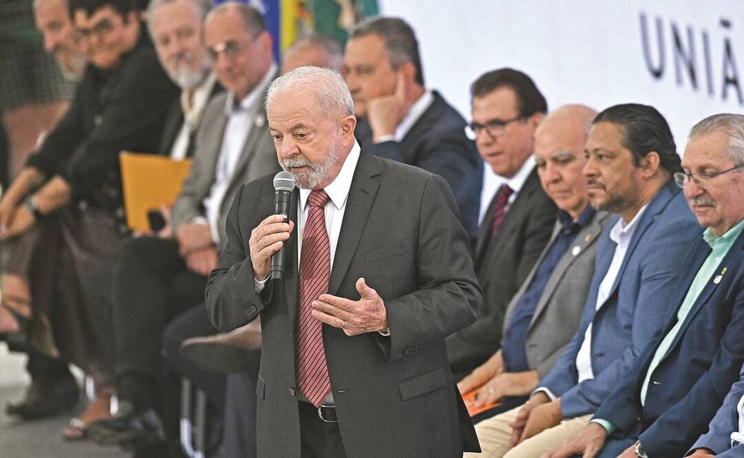 El presidente de Brasil, Luiz Inácio Lula da Silva, ayer con representantes de centrales sindicales