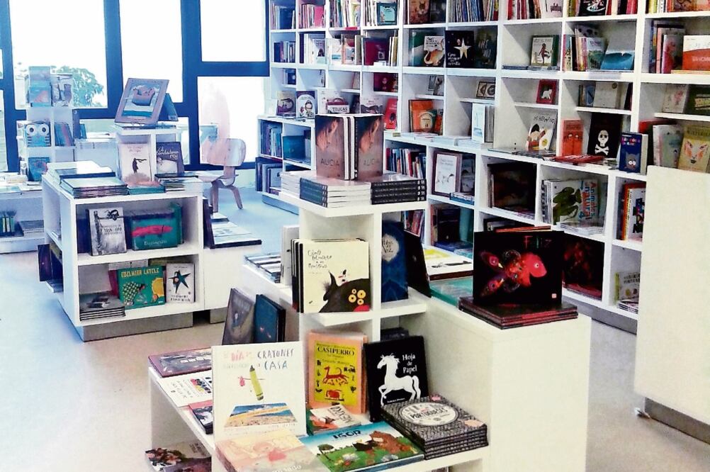 Interior de la Librería del Centro Cultural Arnaldo Orfila Reynal (CORTESÍA FCE)