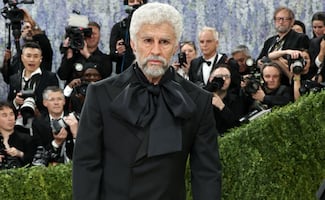 Bad Bunny envejeció para la MET Gala 2026; el cantante lució irreconocible