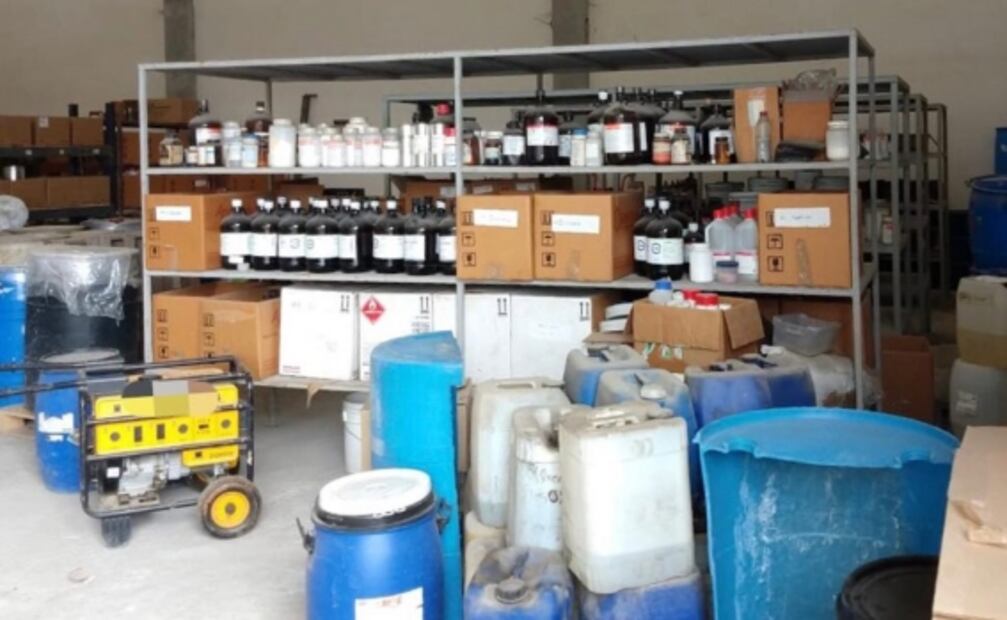 Detienen a dueño de empresa de reciclaje por probable fabricación de fentanilo en NL