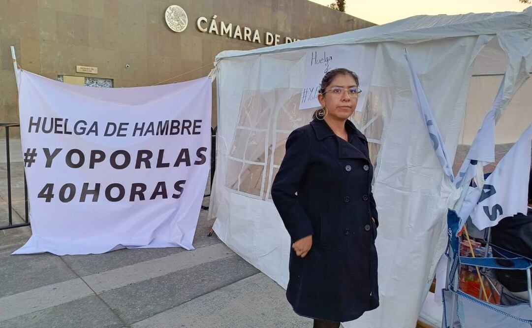 La activista María Luisa Luévano levantó su huelga de hambre que mantenía afuera de la Cámara de Diputados, luego de reunirse con el coordinador de Morena, Ricardo Monreal este 28 de noviembre del 2024. Foto: Enrique Gómez / EL UNIVERSAL