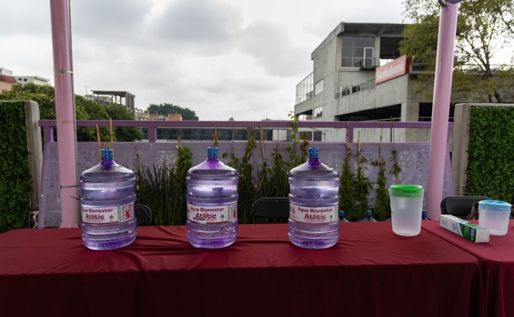 Jardín Flotante “Tlallipan”, ubicado sobre la Calzada de Tlalpan, inaugurado esta mañana del domingo 07 de junio.
Foto: Hugo Salvador / El Universal