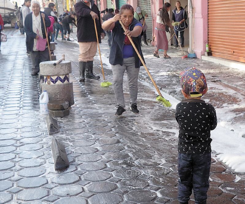 Cooperación. Los vendedores aseguraron que acatarán las medidas sanitarias. OMAR CONTRERAS. EL UNIVERSAL