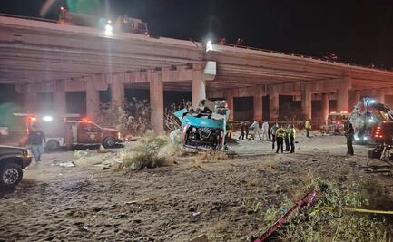 Fallecen dos personas tras caer un camión y un automóvil de un puente vehicular en Torreón; hay 29 lesionados