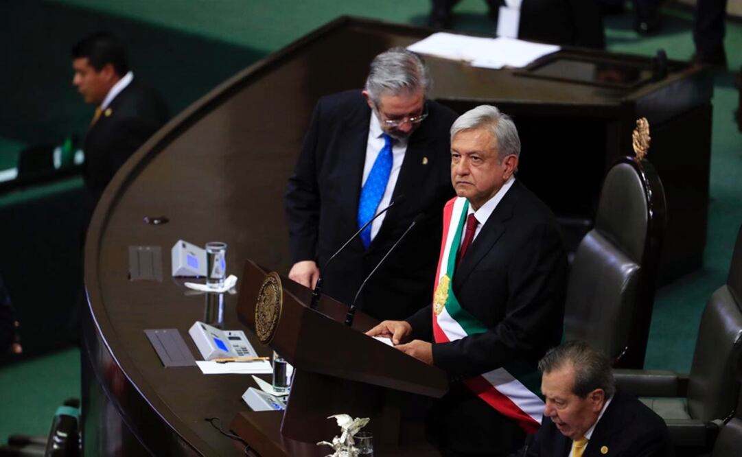 Backed by a giant Mexican flag, the 65-year-old took the oath of office in Mexico’s lower house of Congress - Photo: Irvin Olivares/EL UNIVERSAL