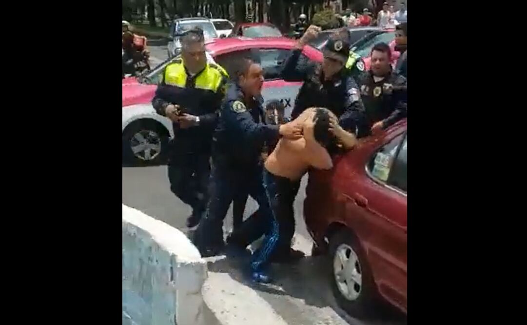 Suspenden a 6 policías involucrados en trifulca con vecinos en GAM por pedir dinero a familiar de detenido. Foto: captura de video