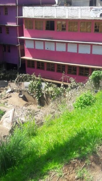 Lluvia provoca desbordamiento de río de la barranca de Hueyetlaco, en Huixquilucan