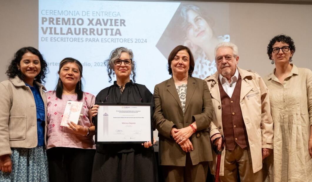En su libro “Las trabajadoras”, Mónica Neponte habla sobre el trabajo de las mujeres, particularmente en la industria de la indumentaria. Foto: INBAL.