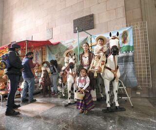 Artesanos resienten sombrío Jueves de Corpus Christi