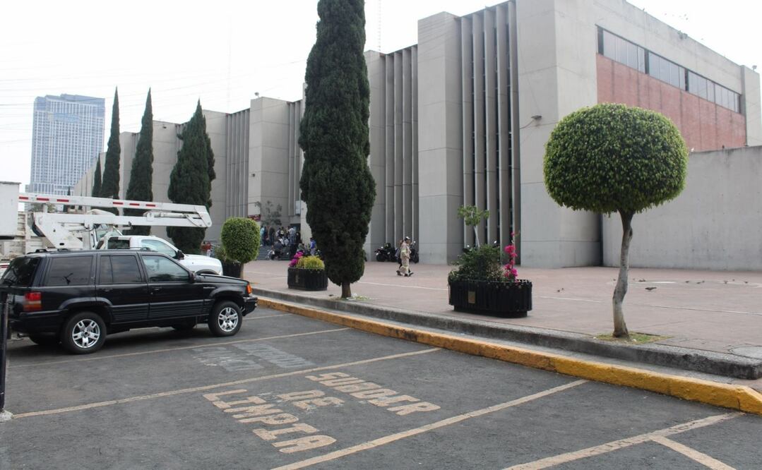 Retiro de vehículos afuera del Ministerio Público. Foto: Dario Luna / EL UNIVERSAL