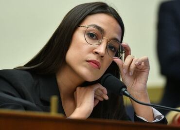 Alexandria Ocasio-Cortez pone contra las cuerdas al fundador de Facebook