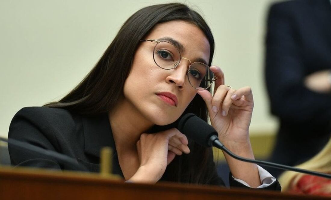 Las preguntas sobre la desinformación en Facebook con las que Alexandria Ocasio-Cortez acorraló a Mark Zuckerberg