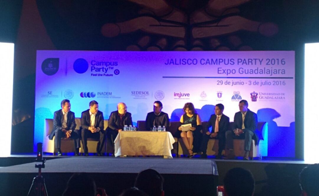 El tema del evento es “Feel the future” y gracias a los distintos expertos invitados, se tratará principalmente el tema de ¿Cómo será el mundo en 20 años?