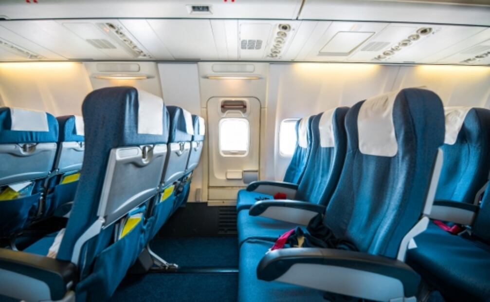 ¿Es de mala educación reclinar tu asiento de avión?