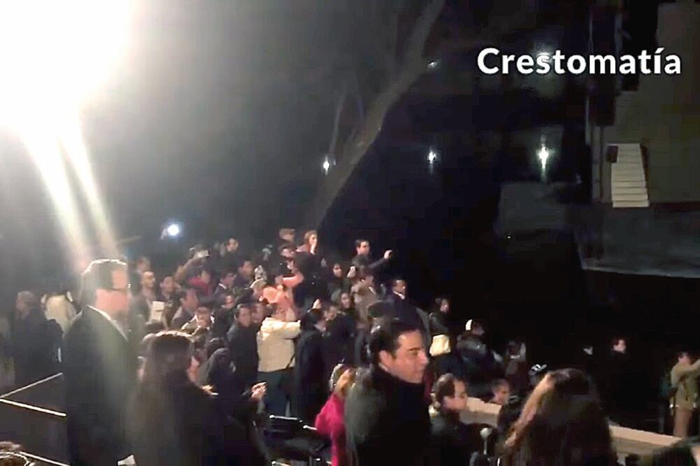 Asistentes reclamaron en redes sociales que nadie les dio una explicación de la cancelación de la función del miércoles de El lago de los cisnes (IMAGEN TOMADA DE YOUTUBE)