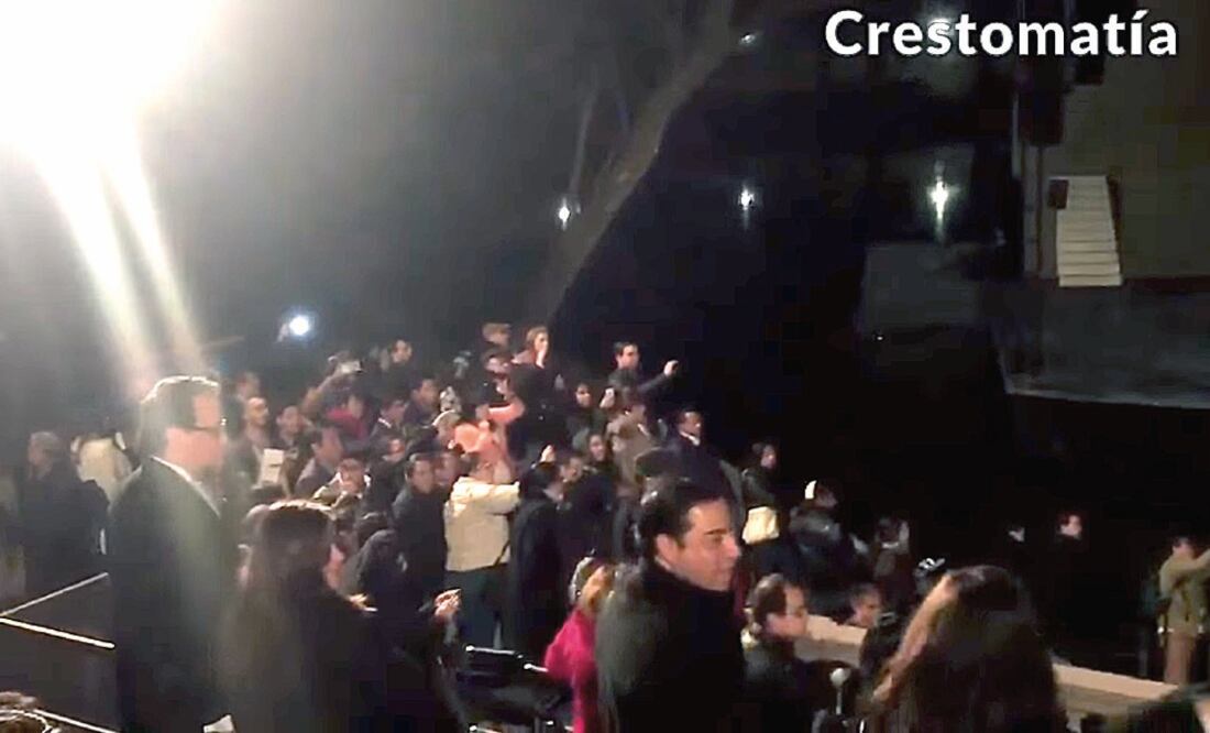 Asistentes reclamaron en redes sociales que nadie les dio una explicación de la cancelación de la función del miércoles de El lago de los cisnes (IMAGEN TOMADA DE YOUTUBE)